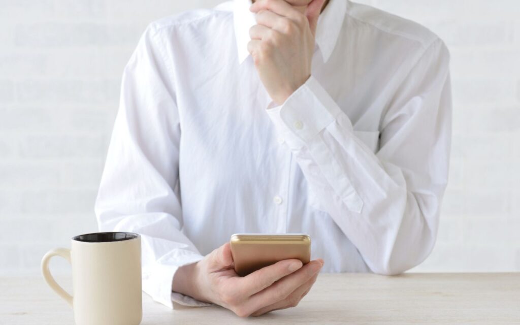 悩む